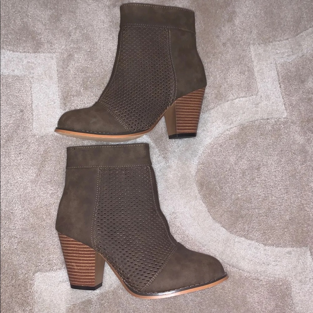Taupe heel booties!